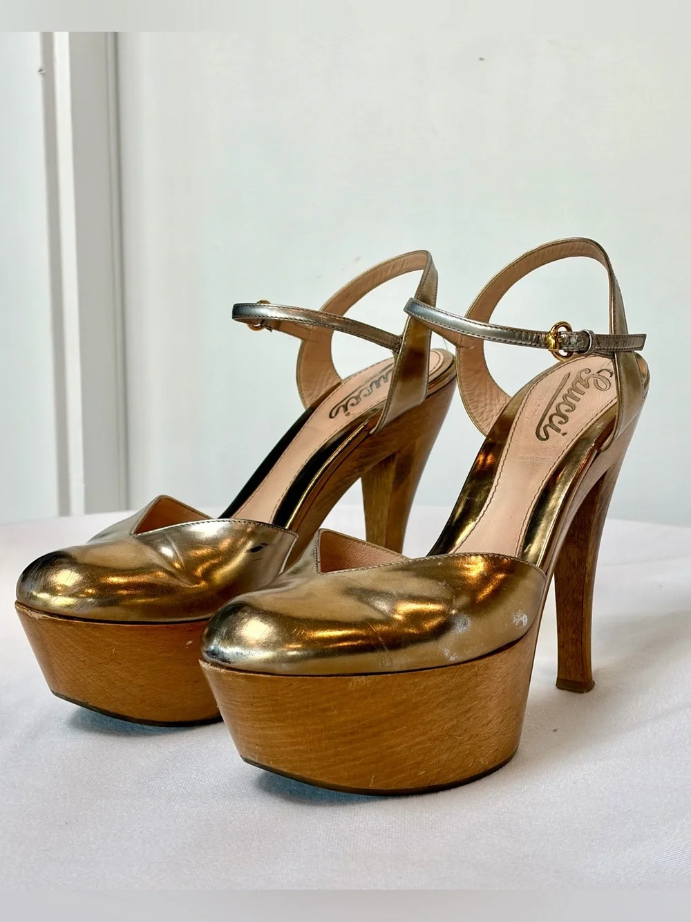 Gucci VTG Metallic Gold Platform Buckle Sandals, wooden heels, 6.5, some scuffs